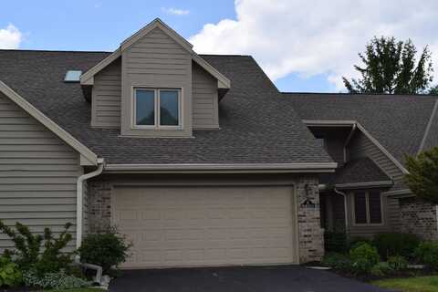 W240n2151 Dorchester Dr, Pewaukee, WI 53072