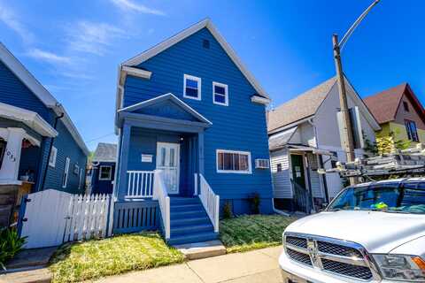 1031 S 15th St, Milwaukee, WI 53204