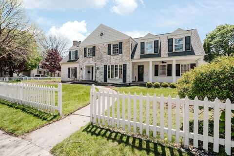 2617 E Capitol Dr, Shorewood, WI 53211