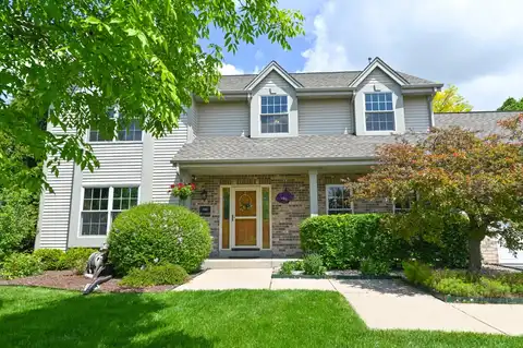 N66w13568 Crestwood Dr, Menomonee Falls, WI 53051