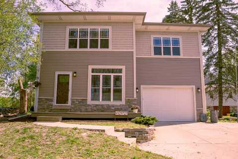 N21w29727 Glen Cove Rd, Pewaukee, WI 53072