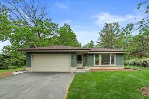 5540 Leroy Ln, Greendale, WI 53129