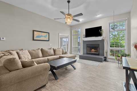 N1586 Washington Ave, Lake Geneva, WI 53147