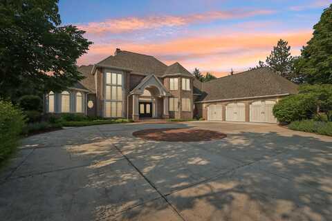 1601 Cedar Bnd, Hartland, WI 53029