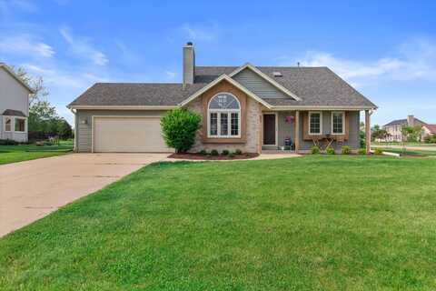 642 Small Farm Rd, Mukwonago, WI 53149