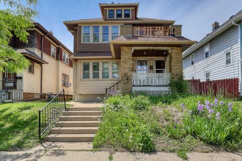 1107 S 71st St, West Allis, WI 53214