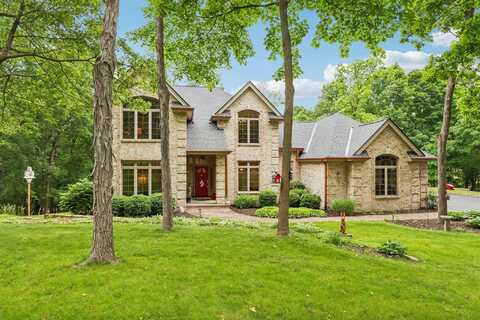 W332s9291 Red Brae Dr, Mukwonago, WI 53149