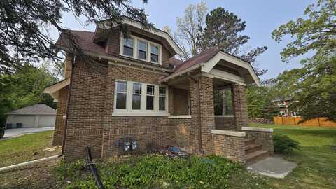 1401 W Brown Deer Rd, River Hills, WI 53217