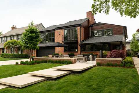 5843 N Maitland Ct, Whitefish Bay, WI 53217