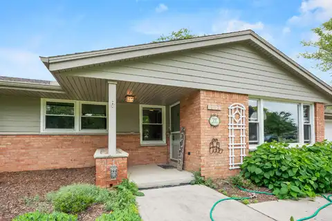 2580 N 128th St, Brookfield, WI 53005
