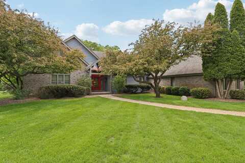 W313n4961 Chapel Ridge Rd, Hartland, WI 53029