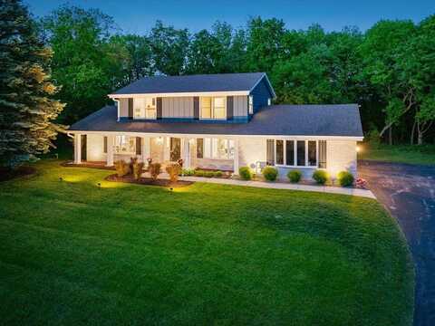 W308n5583 Windrise Cir, Hartland, WI 53029