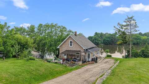 21 S Elm St, Mayville, WI 53050