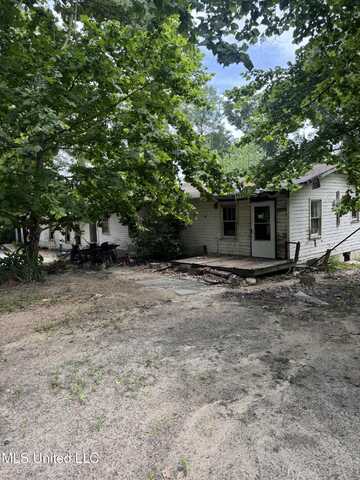 747 N Vardaman Street, Wiggins, MS 39577