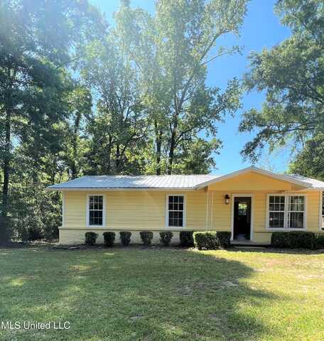 902 W College Avenue, Wiggins, MS 39577