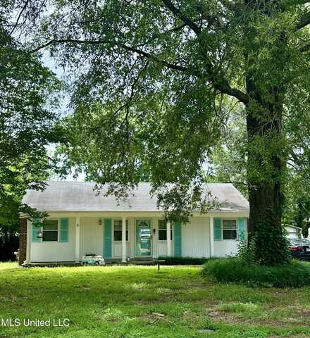 8215 Whitehead Drive, Southaven, MS 38671