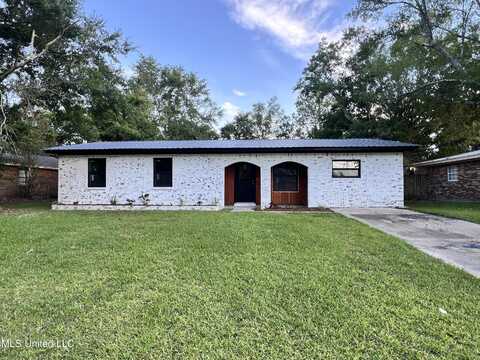 2337 W Park Drive, Gautier, MS 39553