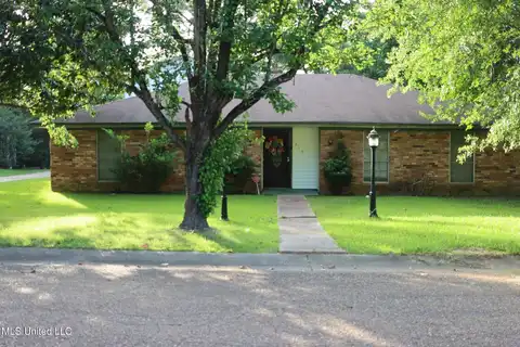 219 Lake Cove Drive, Jackson, MS 39212