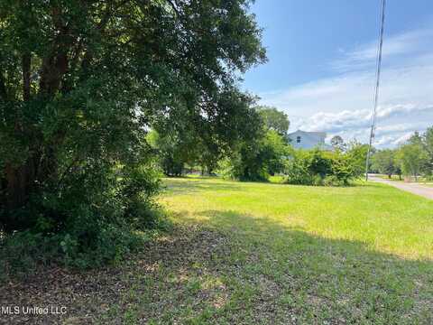 205 Magnolia Avenue, Pass Christian, MS 39571