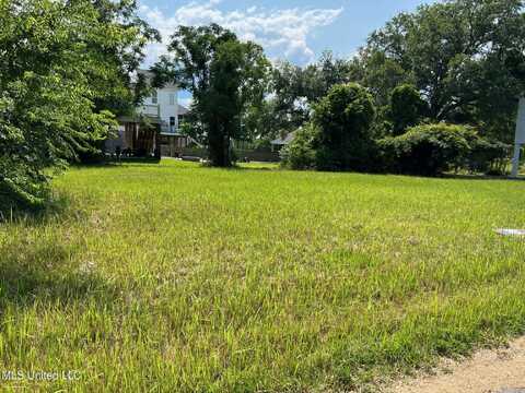 215 Magnolia Avenue, Pass Christian, MS 39571