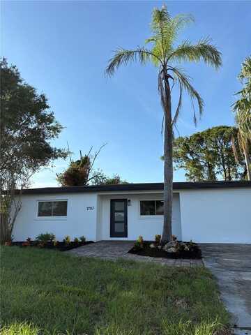 7703 GLENVIEW LANE, TAMPA, FL 33615