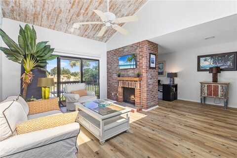 1051 S HIGHLAND STREET, MOUNT DORA, FL 32757