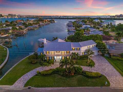511 WINDWARD PASSAGE, CLEARWATER BEACH, FL 33767