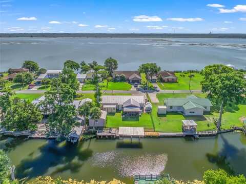 718 CR 467, LAKE PANASOFFKEE, FL 33538