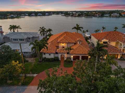 301 BAYVIEW DRIVE NE, Saint Petersburg, FL 33704