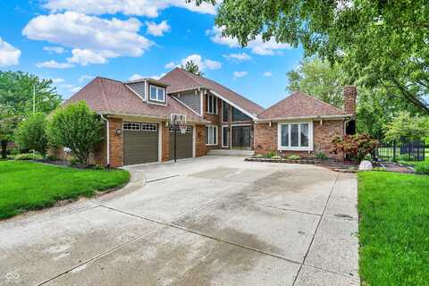 676 La Placita Street, Greenwood, IN 46143