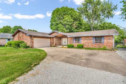 407 Woodland E Drive, Greenfield, IN 46140
