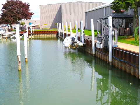 41700 Conger Bay J-216, Harrison, MI 48045