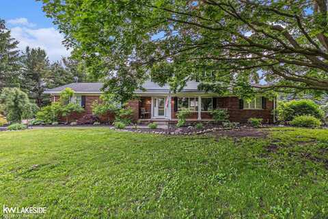 7687 Parshallville, Fenton, MI 48430