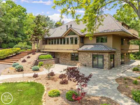 966 Pine Needle, Oakland, MI 48306