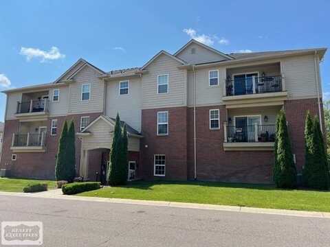 5656 Flagstaff Pines Dr, Shelby, MI 48317