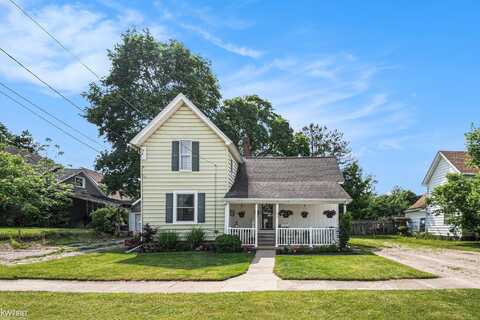103 Lenawee, Durand, MI 48429