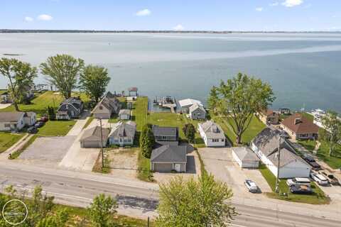 8453 Dixie, Ira, MI 48023