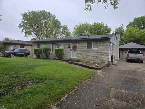 50180 Spruce, Chesterfield Twp, MI 48047