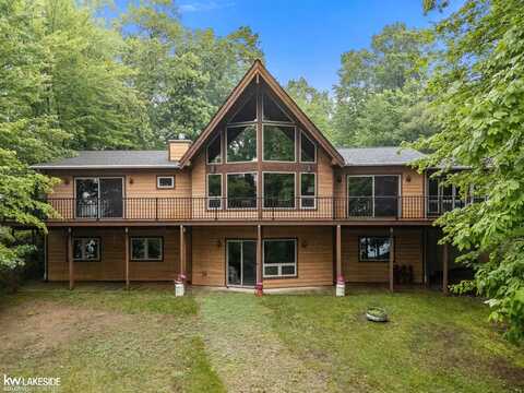 12667 Crystal Lake, Cement City, MI 49233