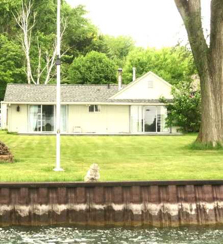 7529 S River Road, Marine City, MI 48039