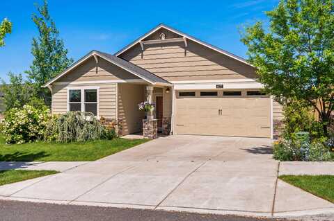 4677 SW Volcano Avenue, Redmond, OR 97756