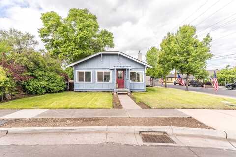 703 SW 7th Street, Redmond, OR 97756