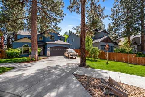 19773 Astro Place, Bend, OR 97702