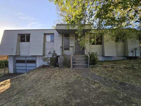 444 NE Cedar Street, Madras, OR 97741