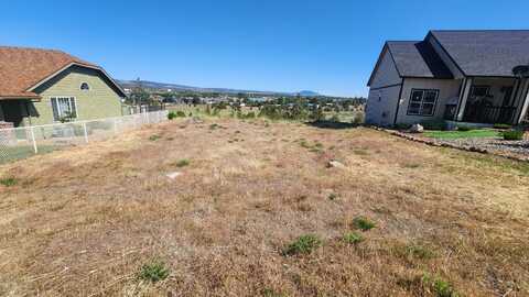 825 SW Sunnyside Dr, Madras, OR 97741