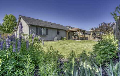 3144 SW Cascade Avenue, Redmond, OR 97756