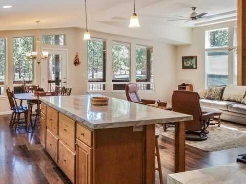 1879 Iron Wheel Court, La Pine, OR 97739