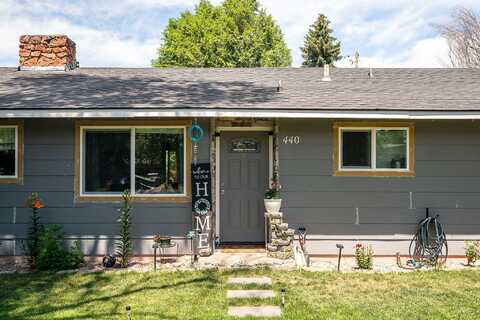 440 NE Chestnut Street, Madras, OR 97741