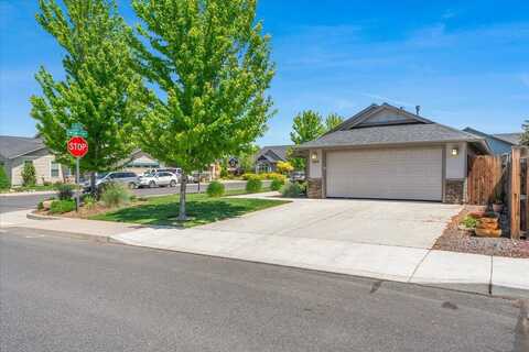 1370 NW 21st Street, Redmond, OR 97756