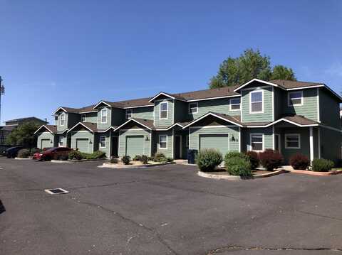 1556 SW Reindeer Avenue, Redmond, OR 97756